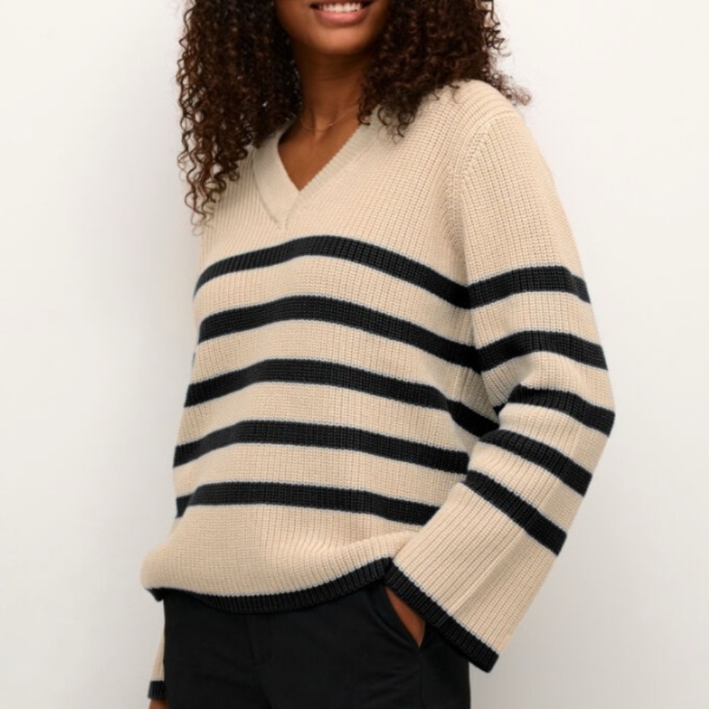 KAFFE Cream and Black Oversized Women’s Size XS Striped V-Neck Sweater Classic